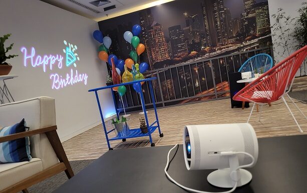 Samsung traz “The Freestyle” o smart projetor e caixa de som incrível, para sua casa e seu role.