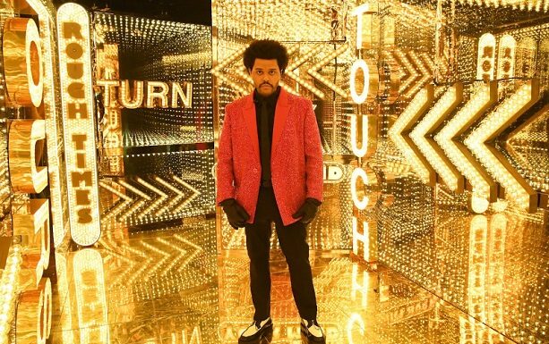 The Weeknd com a “Blinding Lights” acaba de conseguir 8x diamante no Brasil