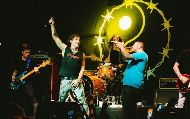 Di Ferrero celebra dia do Rock com o clipe de “Um Brinde” com Baduí