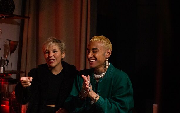 Foto de Vic e Nizz um do lado do outro