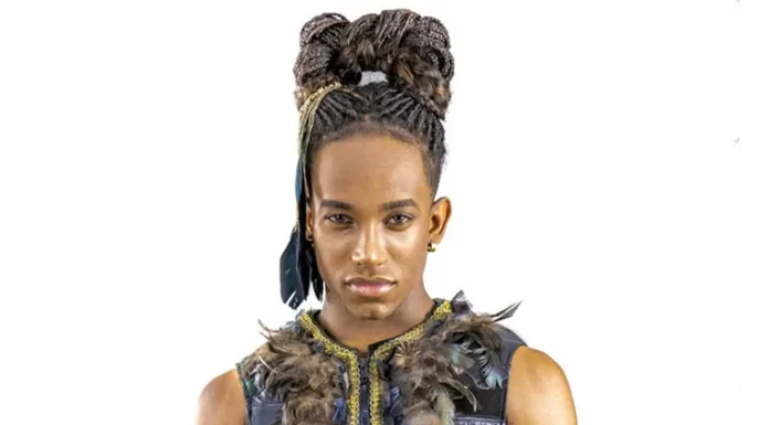 Cantor Oldd Simão chega no Brasil para turnê