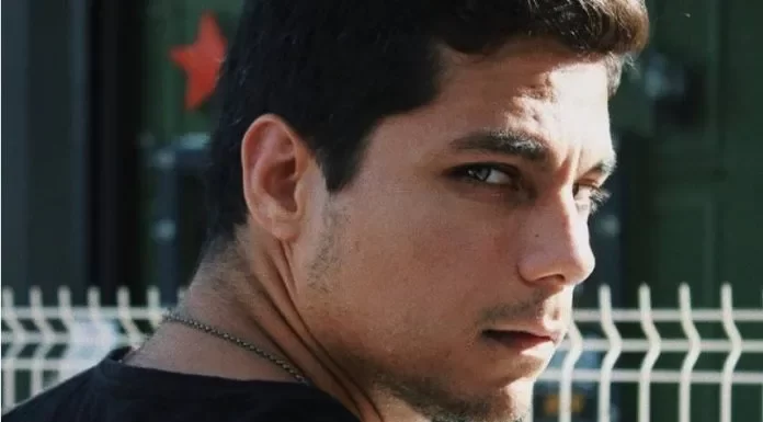 Ramón Camacho, o cantor mexicano, volta para a música