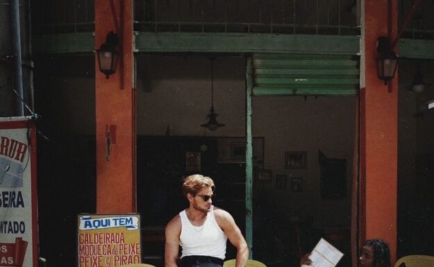 Vinícius lança a música Deixa Pra Lá um afrobeat tropical