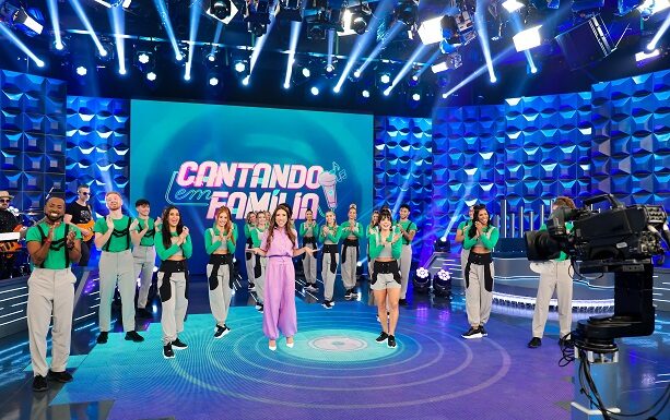 “Programa Silvio Santos” estreia reality “Cantando em Família”, neste domingo