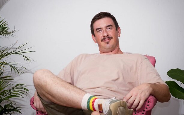 Caio Pires lança um EP autoral “Cada Qual uma Galáxia Celestial”