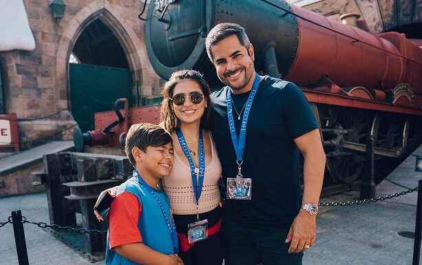 Simone Mendes comemora o sucesso de “Erro Gostoso” em Orlando