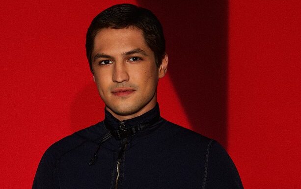 Netflix anuncia o Gabriel Leone no papel do Ayrton Senna