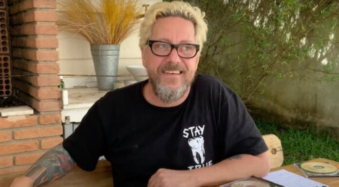 Canisso, dos Raimundos morre em acidente após desmaio