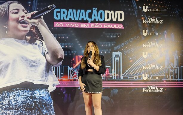 Mari Fernandez, arraza em gravação de DVD e nos conta quem são seus ídolos. Assista!