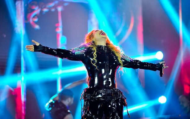 Joelma lança o envolvente single “Dançando e Beijando”