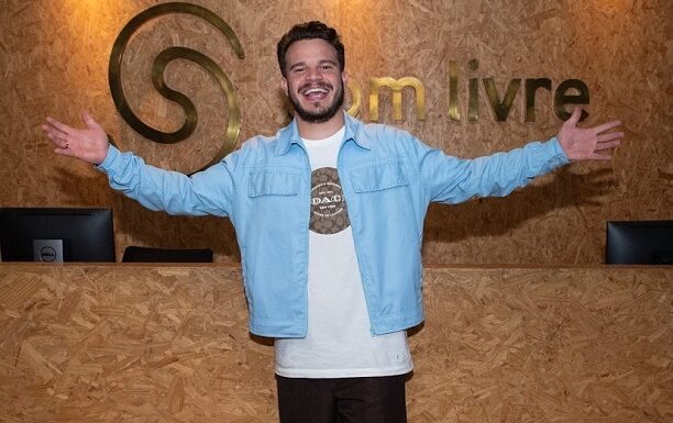 Matheus Fernandes renova contrato com a Som Livre e lança álbum promissor no forró