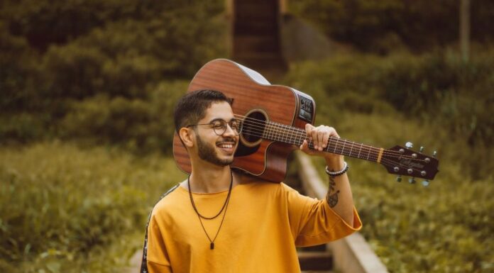 Nathan Carvalho lança a envolvente música “Vida Leve” e conquista o Brasil