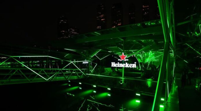 Heineken inaugura o primeiro bar flutuante no Rio Pinheiros