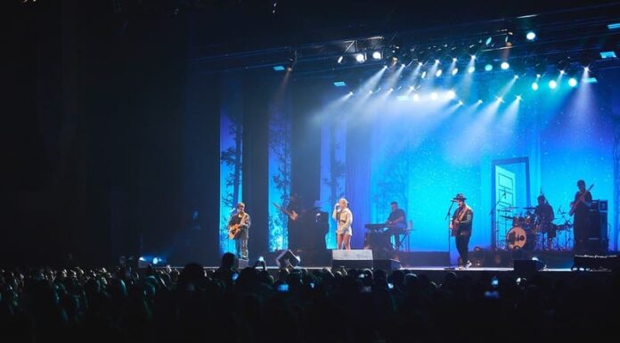 Melim dá show de despedida com explosão de emoções no Tokio Marine Hotel