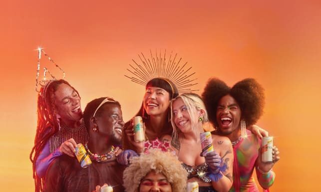 Schweppes Intense agita o Carnaval 2024 com drinks prontos para beber