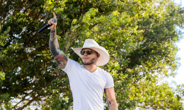 Tierry e Tarcísio do Acordeon se unem em “Minha Vaquejada”