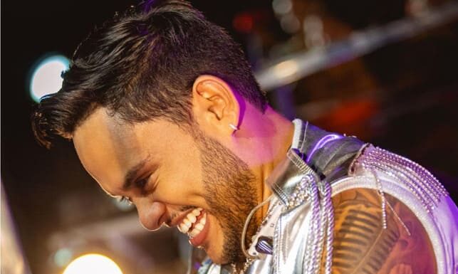 Thiago Aquino alcança 1 bilhão de streams nas plataformas digitais do Brasil!