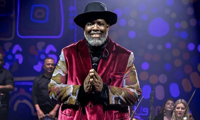 Péricles arrasa em novo lançamento “Calendário – Ao Vivo” no YouTube!