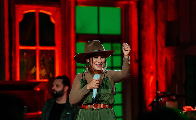 Simone Mendes anuncia novo projeto audiovisual e comemora indicação ao Grammy Latino!