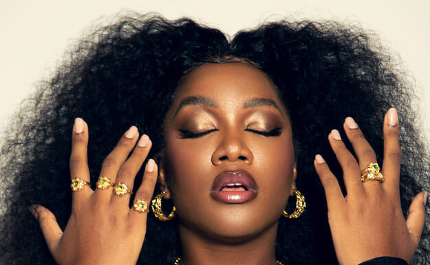 IZA lança a versão inédita de “Cry Me A River” com toque sofisticado e mistério