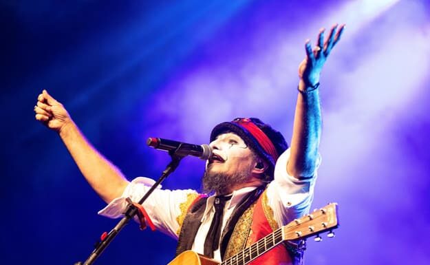 O Teatro Mágico anuncia turnê histórica: “O Reencontro”