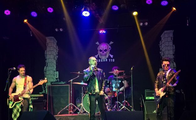 A Banda MASH reencontra os fãs em grande estilo no icônico Hangar 110!