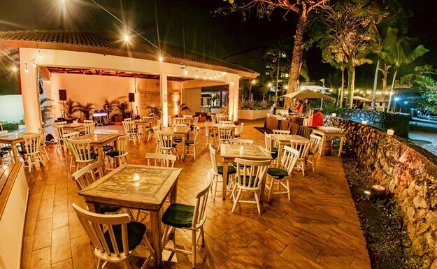 Varanda Music Jequitimar: música, gastronomia e praia!