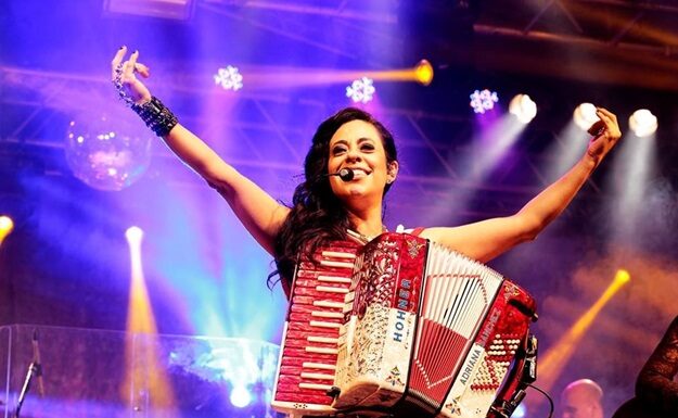 Adriana Sanchez agita o Museu do Ipiranga nos 471 anos de São Paulo!