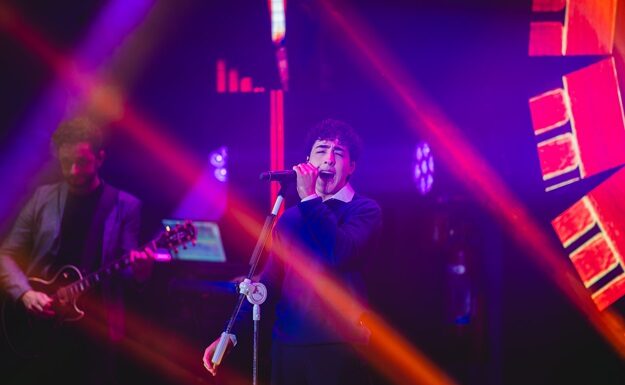 Enzo Rabelo abre shows de Bruno & Marrone na turnê Inevitável – A Festa!