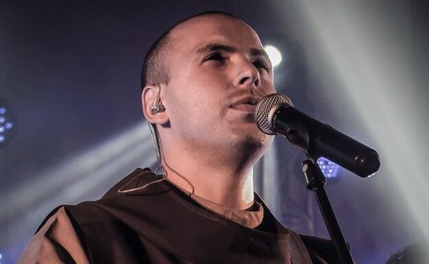 Barretão esquenta em agosto com shows imperdíveis, entradas solidárias e muito sertanejo!