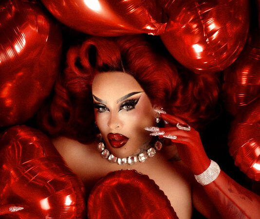 Gloria Groove arma showzão para o Dia dos Namorados em São Paulo