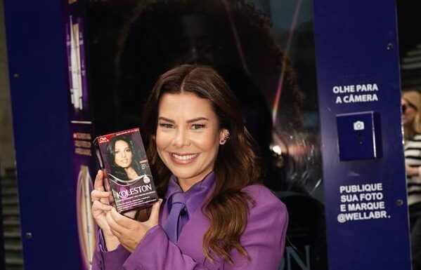 Fernanda Souza lacra na Paulista testando cabelos tudo com filtro real oficial de Koleston