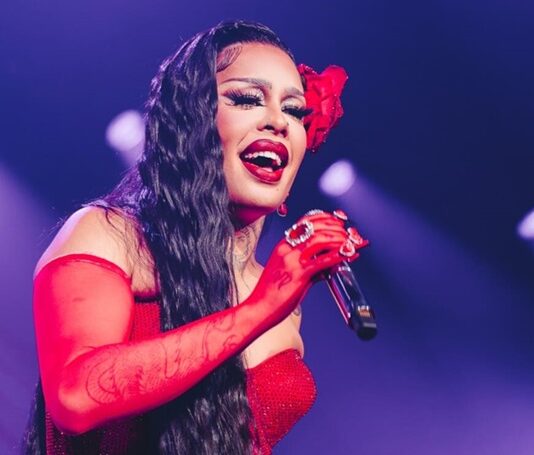 Gloria Groove se despede da era Serenata da GG com “Até Já”