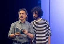 “Papaizinho”: Espetáculo no Sesc Belenzinho desconstrói relações entre pais e filhos