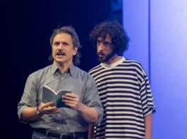 “Papaizinho”: Espetáculo no Sesc Belenzinho desconstrói relações entre pais e filhos