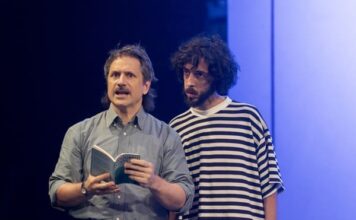 “Papaizinho”: Espetáculo no Sesc Belenzinho desconstrói relações entre pais e filhos