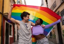 Parada LGBTI+ do Rio 2025: dicas para curtir Copacabana com segurança