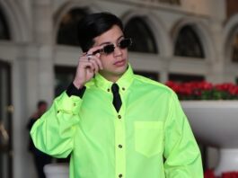 Léo Foguete brilha no Grammy Latino com look Versace