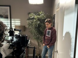 In Between The Lines une humor, parceria e coração no novo curta