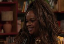 Tássia Reis brilha no Tiny Desk Brasil e entrega potência