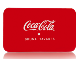 Bruna Tavares lança coleção exclusiva de maquiagem com a Coca-Cola no Brasil!