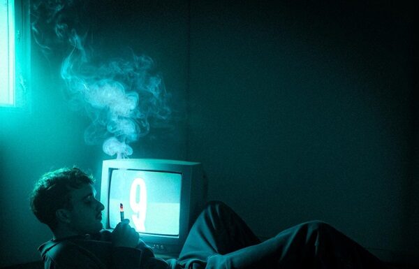 Kweller mergulha no íntimo e lança EP melancólico