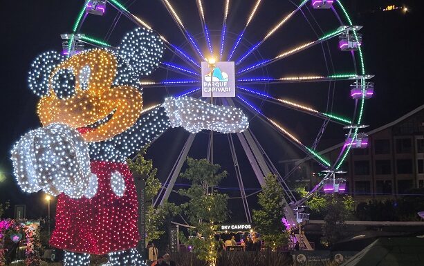 Campos do Jordão Natal 2025: Mickey gigante iluminado está no Parque Capivari! Assista!