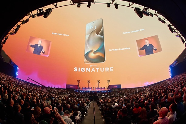 Motorola----Lenovo-Tech-World-@-CES---1-