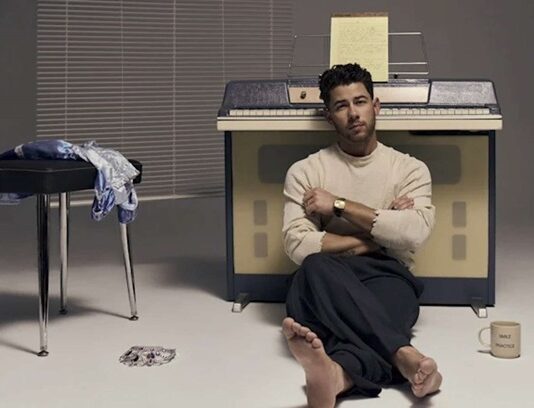 Nick Jonas lança “Gut Punch” e anuncia novo álbum solo