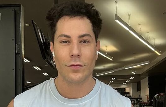 Christian Chávez chega ao Brasil e emociona fãs com reencontros