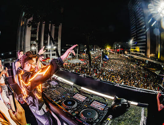 Alok transforma a Barra–Ondina em pista gigante no Carnaval de Salvador