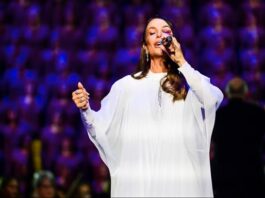 Ivete Sangalo surge de surpresa e leva o Ginásio do Ibirapuera ao delírio