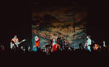 O Grilo transforma shows em disco e lança “TUDO ACONTECE AO VIVO”