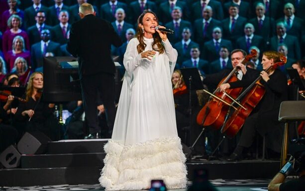 Ivete Sangalo brilha em estreia do Coro do Tabernáculo no Brasil